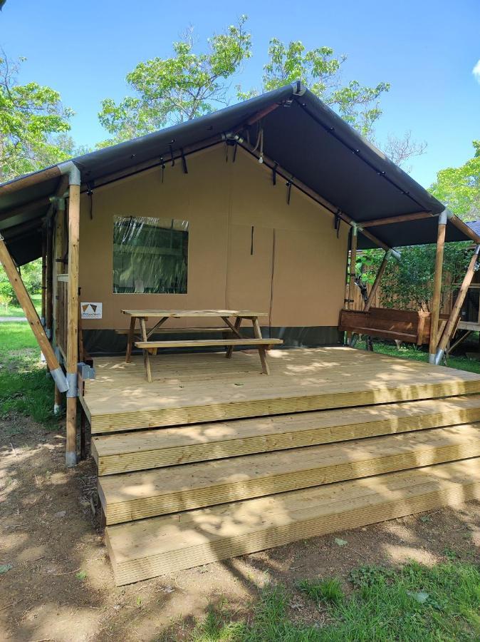 מלון Moncrabeau Camping Le Mouliat מראה חיצוני תמונה