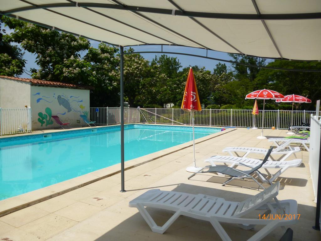 מלון Moncrabeau Camping Le Mouliat מראה חיצוני תמונה