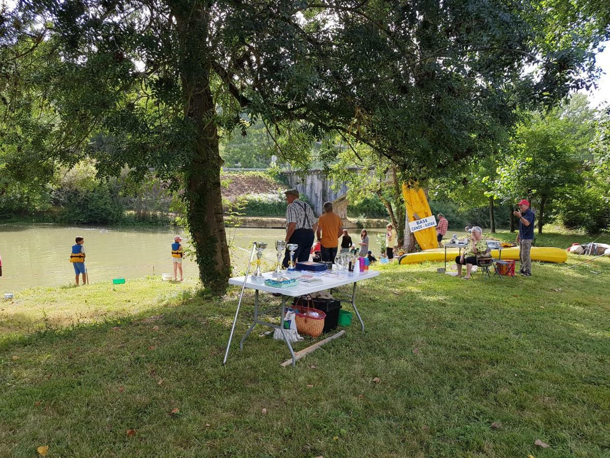 מלון Moncrabeau Camping Le Mouliat מראה חיצוני תמונה